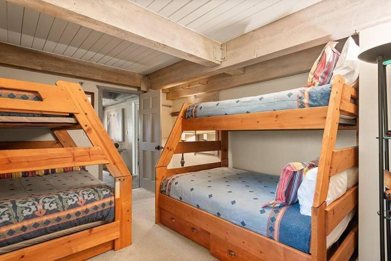 Apartment In, Out 3 Bedroom With Mountain Views, Heated Pool, And Hot Tub Access Aspen