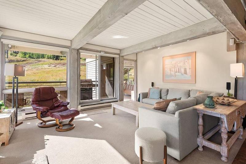 In, Out 3 Bedroom With Mountain Views, Heated Pool, And Hot Tub Access