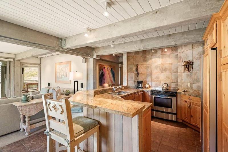 In, Out 3 Bedroom With Mountain Views, Heated Pool, And Hot Tub Access Apartment