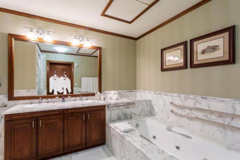Aspen Ritz-Carlton 2 Bedroom Ski In, Ski Out Residence Apartment Aspen