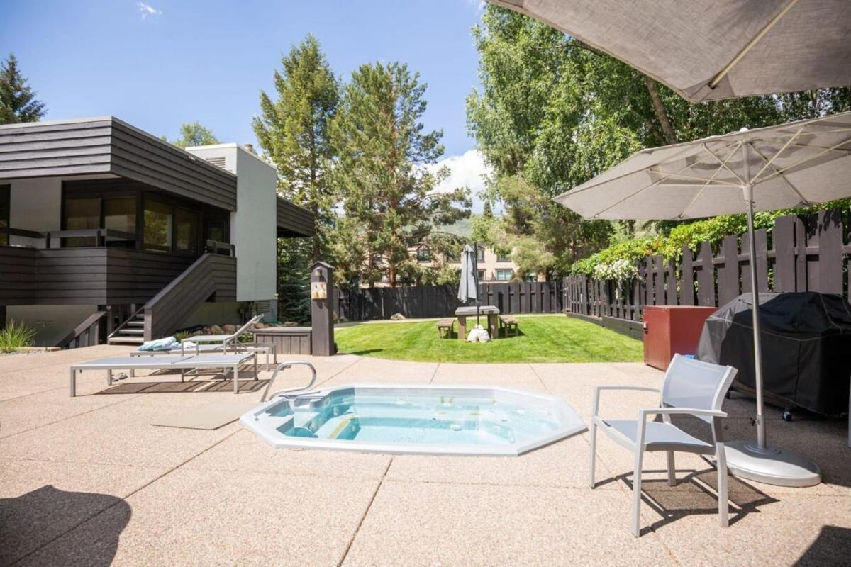Fully Renovated 2 Bedroom On River With Pool - Walk To Town! *