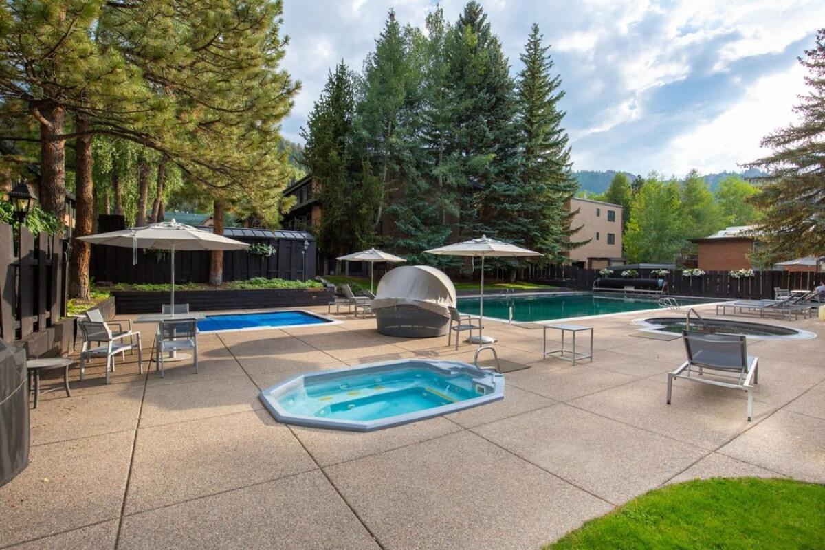 Fully Renovated 2 Bedroom On River With Pool - Walk To Town! Aspen