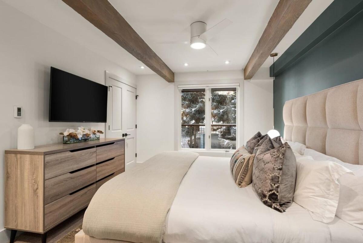 Fully Renovated 2 Bedroom On River With Pool - Walk To Town!