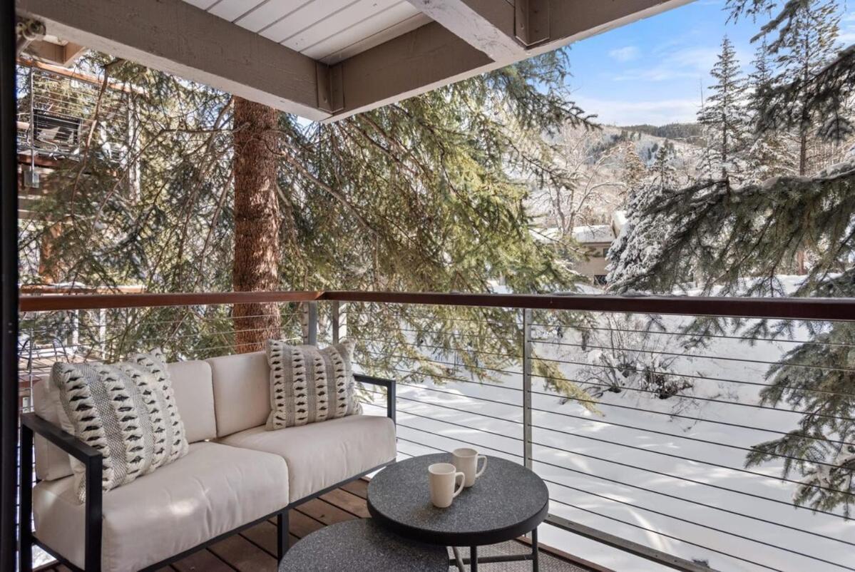 Fully Renovated 2 Bedroom On River With Pool - Walk To Town! *