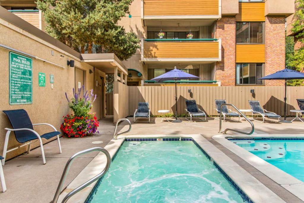 Renovated Riverfront 3 Bedroom 2 Ba With Pool - Walk To Town! *