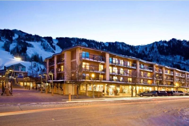 3 Bedroom Premier Vacation In Heart Of Downtown - Walk To Gondola! * Aspen