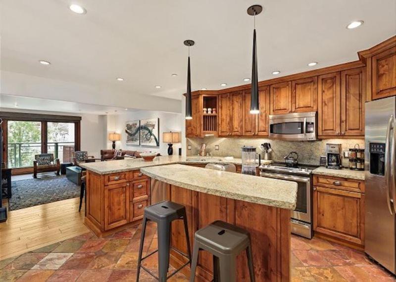 3 Bedroom Premier Vacation In Heart Of Downtown - Walk To Gondola!