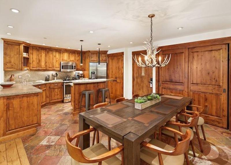 3 Bedroom Premier Vacation In Heart Of Downtown - Walk To Gondola! Apartment *