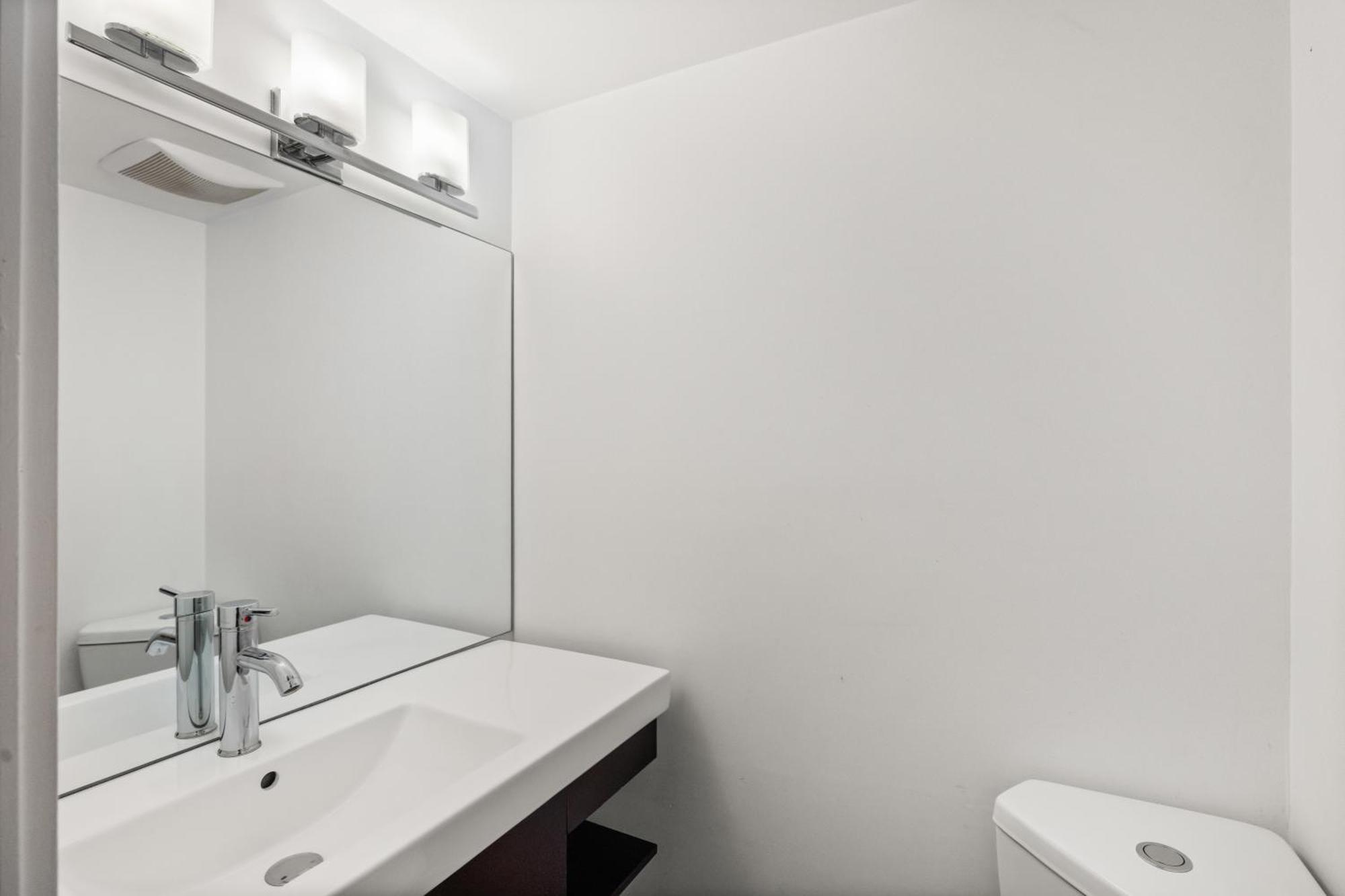 Chateau Dumont Unit 21, Fully Renovated Floor Condo, Downtown Aspen, Panoramic Mountain Views *