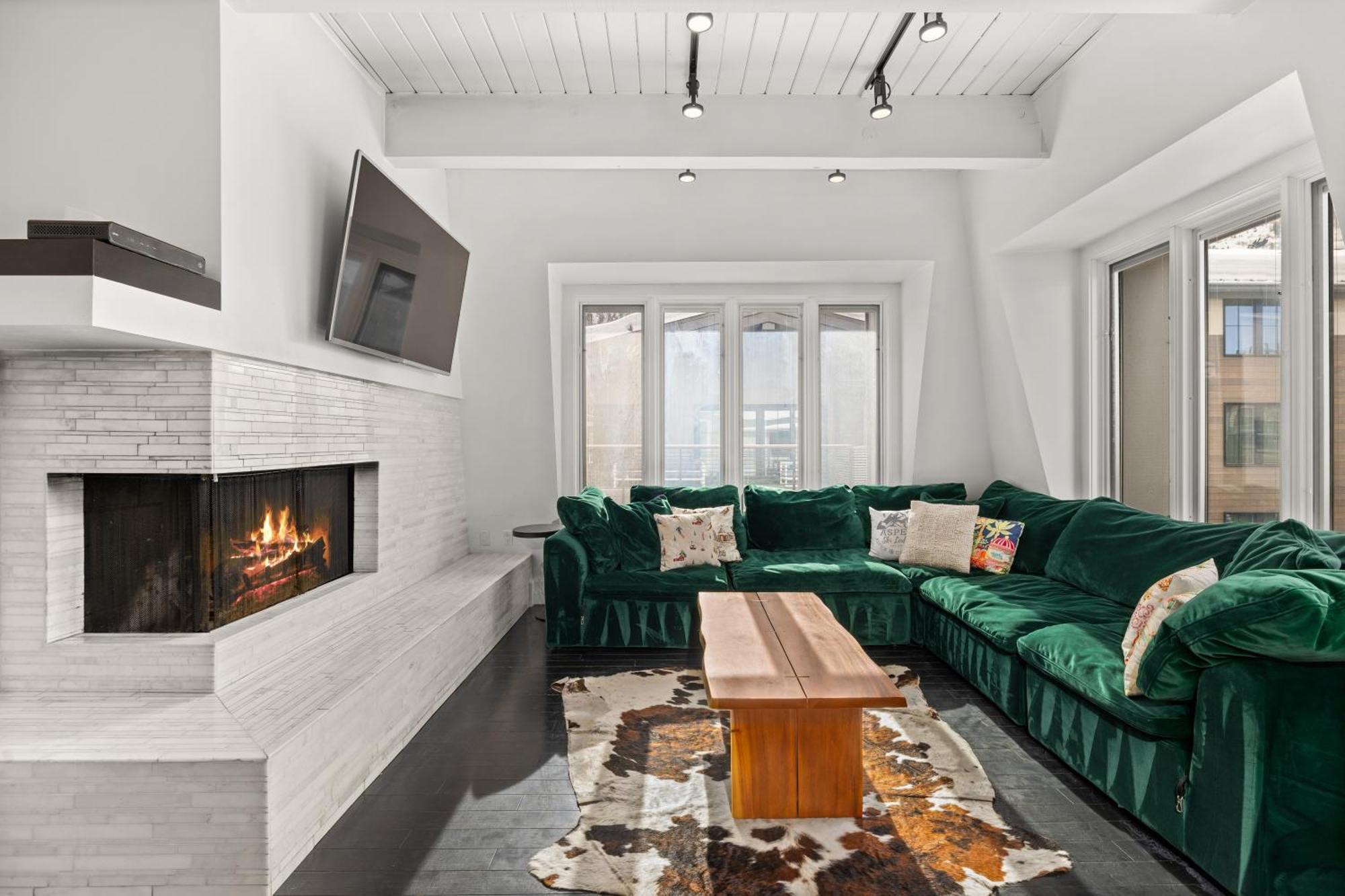 Chateau Dumont Unit 21, Fully Renovated Floor Condo, Downtown Aspen, Panoramic Mountain Views