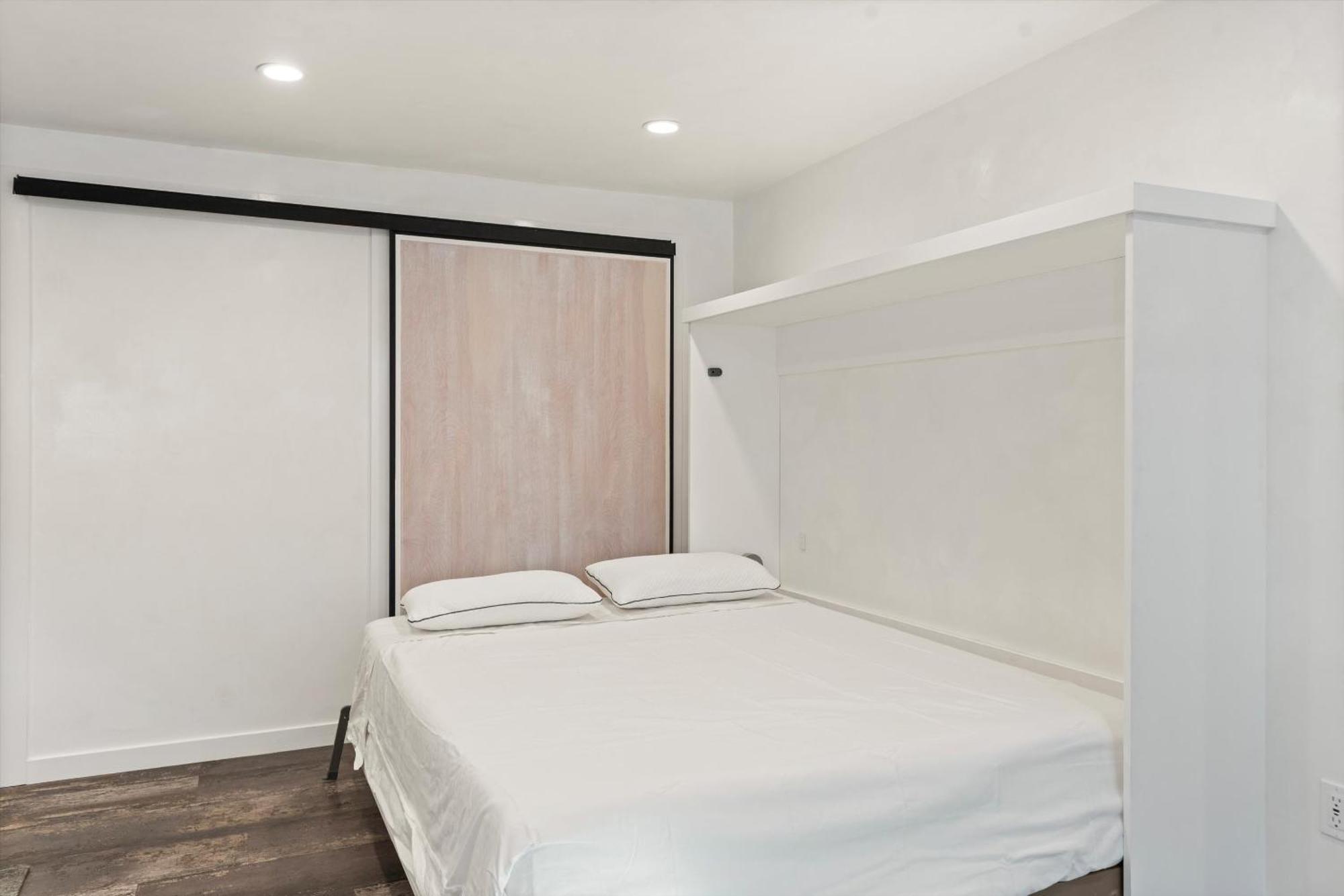 305a Apartment *