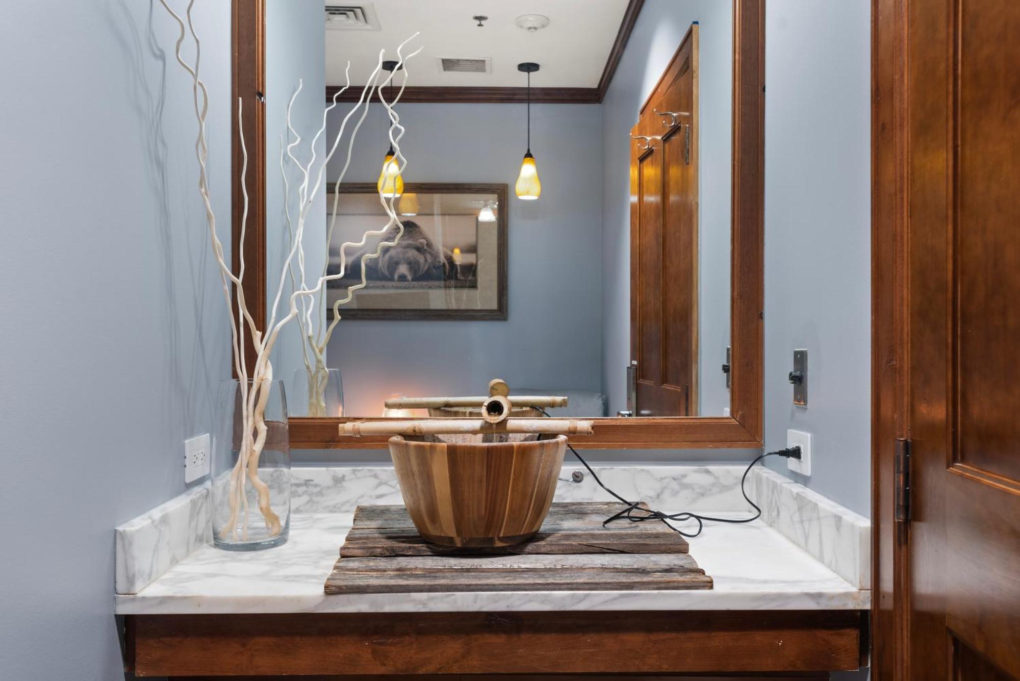 The Ritz-carlton, 2 Bedroom 8404 W/ Courtyard View, Ski-in/ski-out In Highlands Holiday home