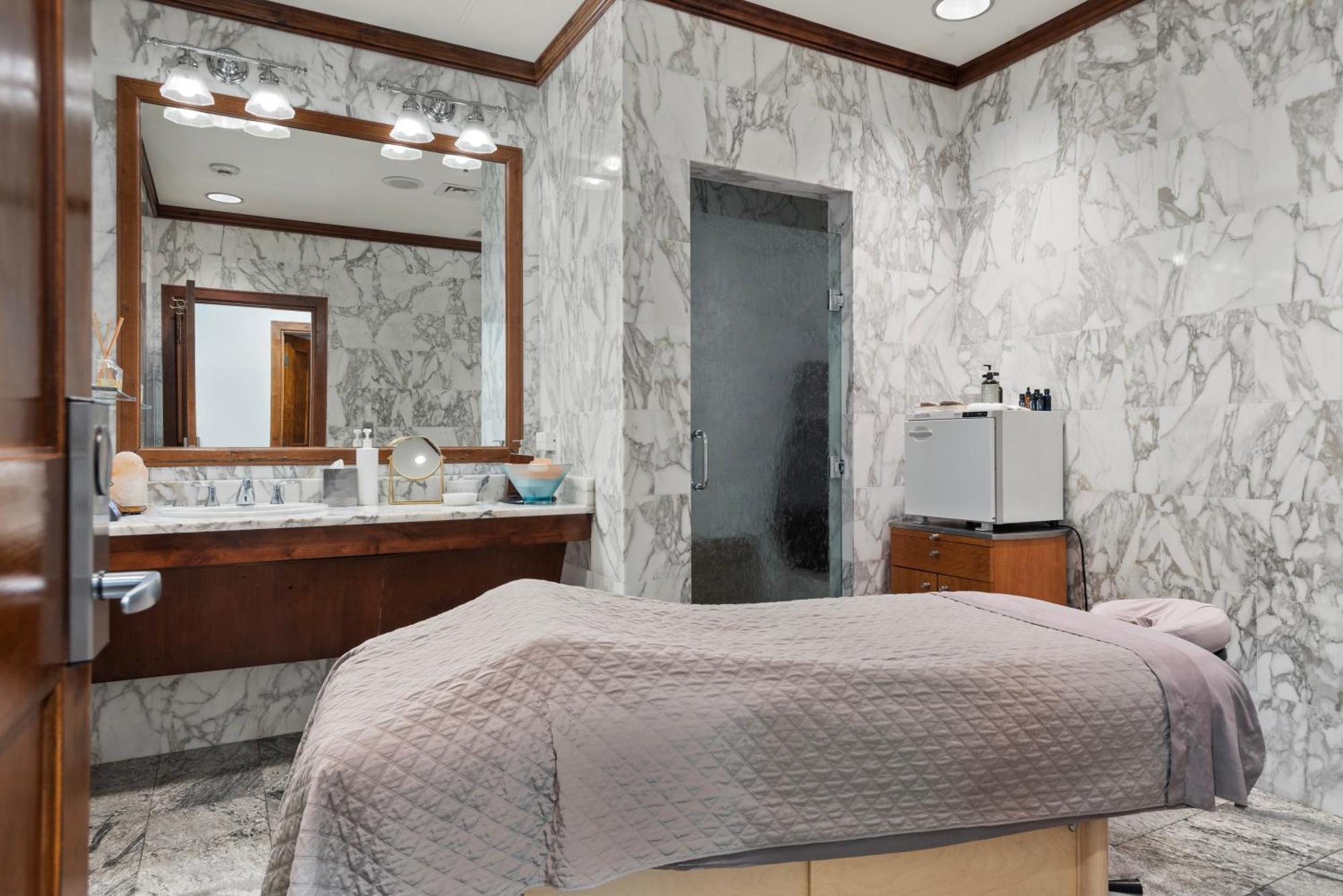 The Ritz-carlton, 2 Bedroom 8404 W/ Courtyard View, Ski-in/ski-out In Highlands Aspen