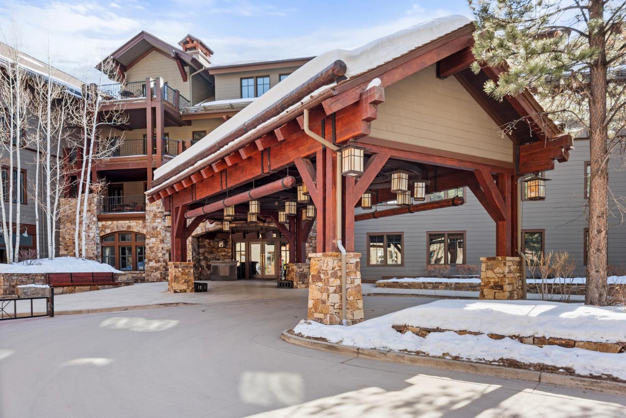 The Ritz-carlton, 2 Bedroom 8404 W/ Courtyard View, Ski-in/ski-out In Highlands Holiday home