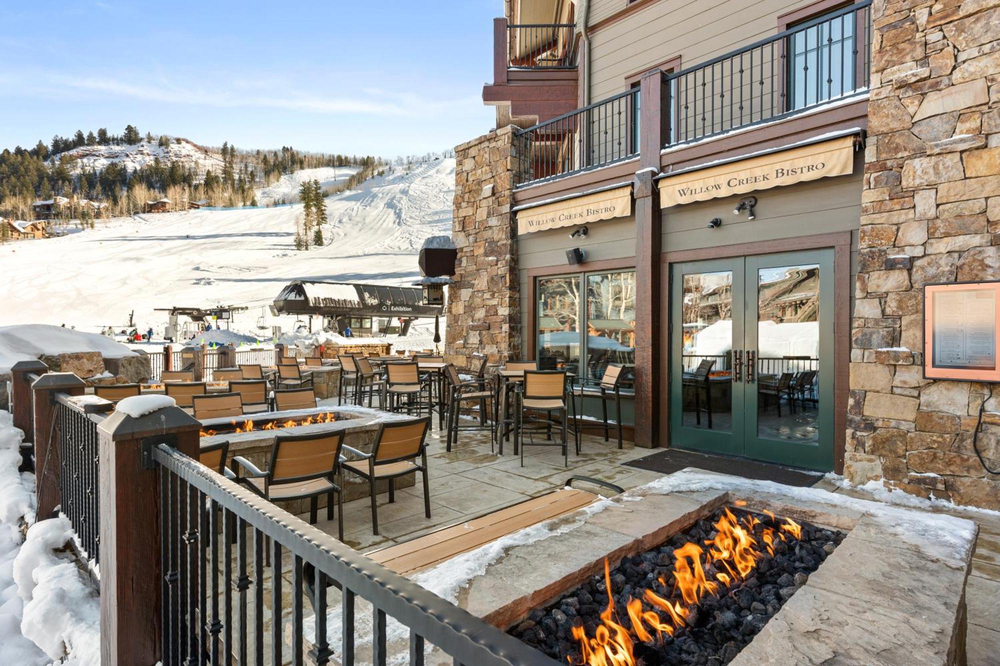 The Ritz-carlton, 2 Bedroom 8404 W/ Courtyard View, Ski-in/ski-out In Highlands Holiday home Aspen