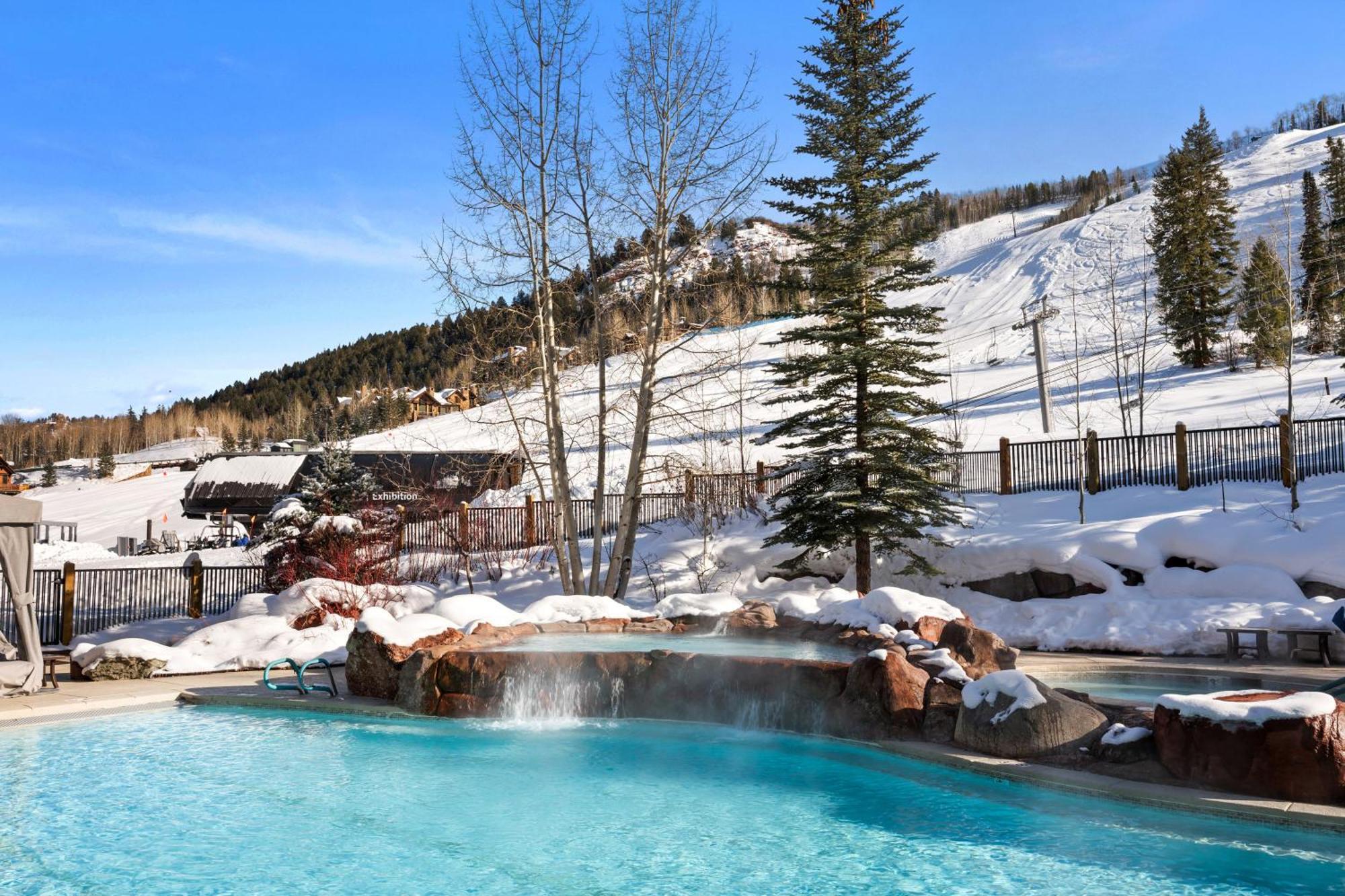 The Ritz-carlton, 2 Bedroom 8404 W/ Courtyard View, Ski-in/ski-out In Highlands Holiday home