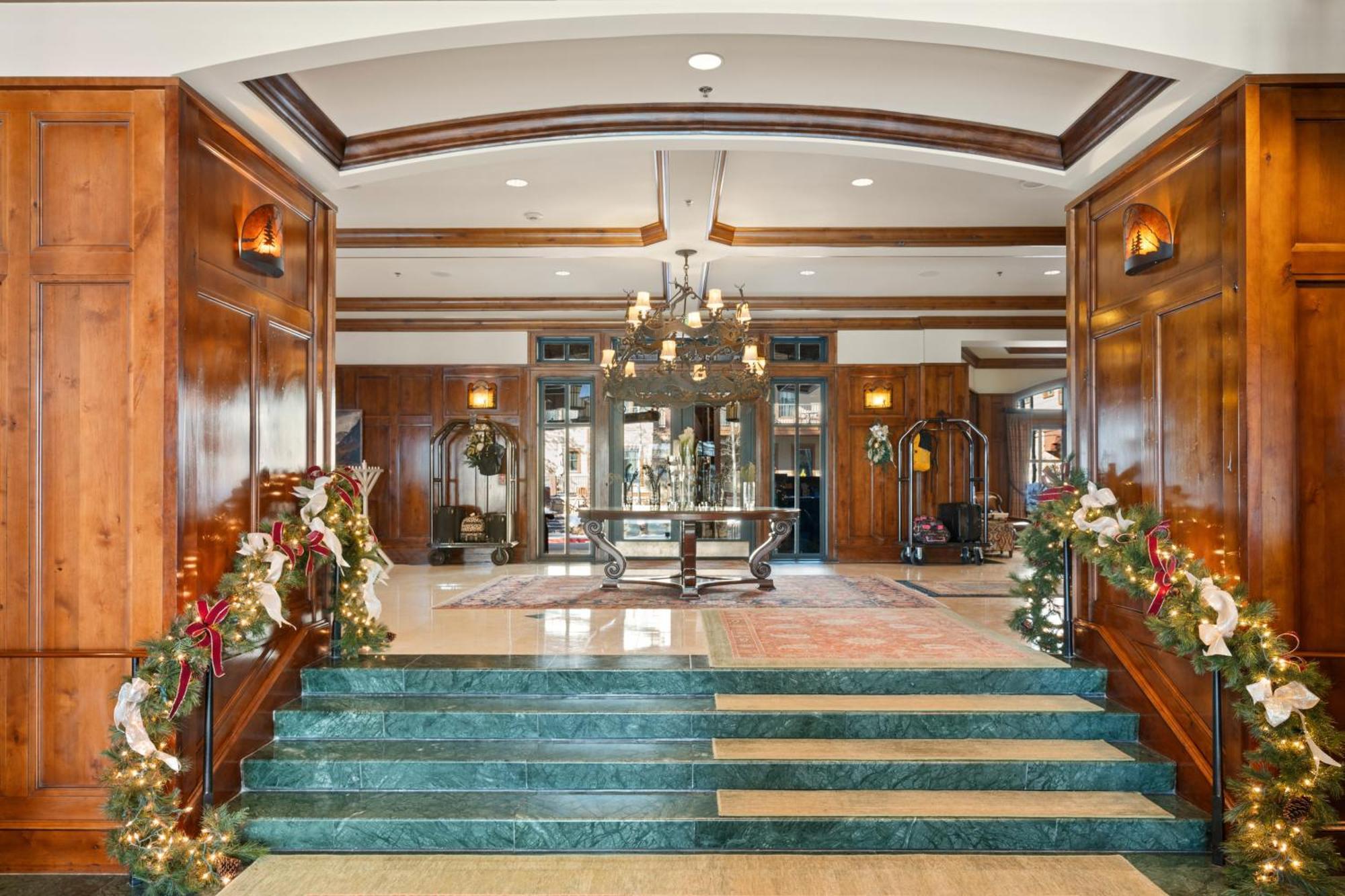 The Ritz-carlton, 2 Bedroom 8404 W/ Courtyard View, Ski-in/ski-out In Highlands *