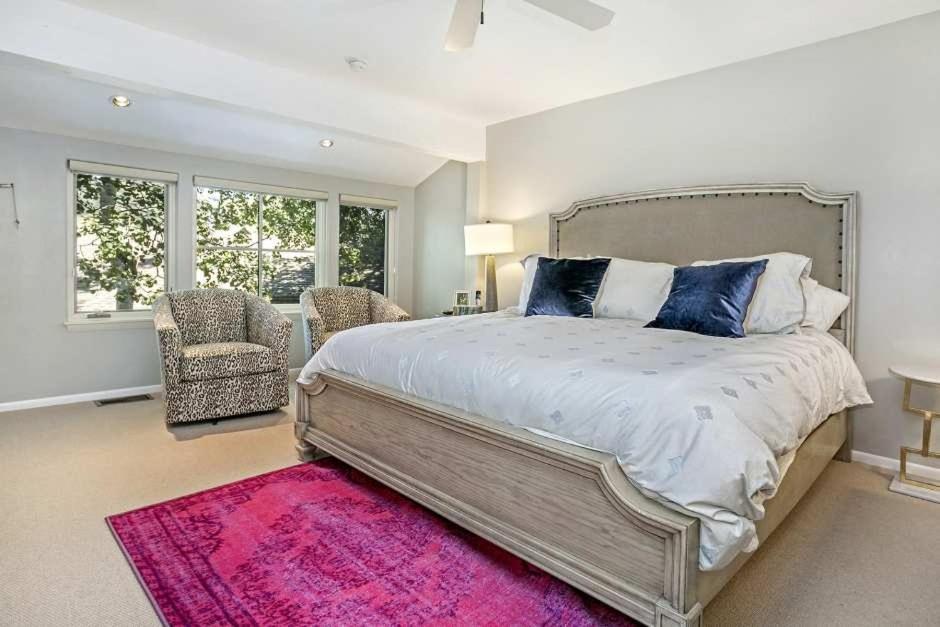 Holiday home New Listing West End Jewel - Steps To Bus To 4 Areas 4860