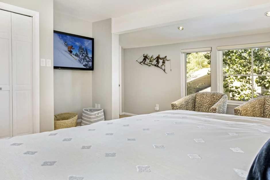 New Listing West End Jewel - Steps To Bus To 4 Areas 4860 Holiday home *