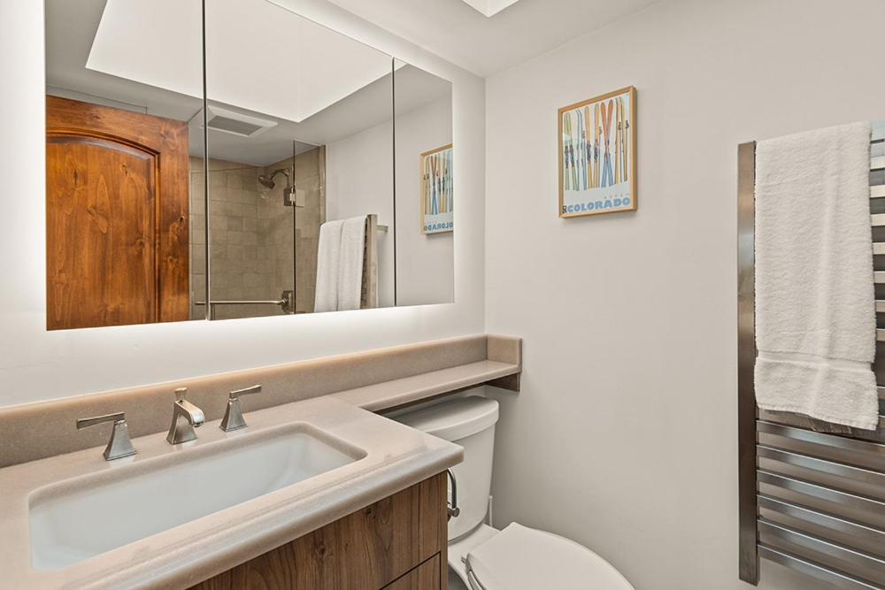 Chateau Eau Claire Unit 11 With River Views, Hot Tub, Pool, Fitness Center Access Holiday home