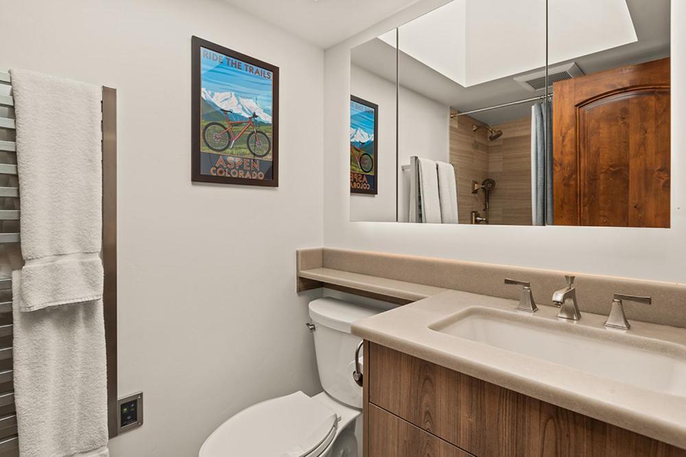 Holiday home Chateau Eau Claire Unit 11 With River Views, Hot Tub, Pool, Fitness Center Access