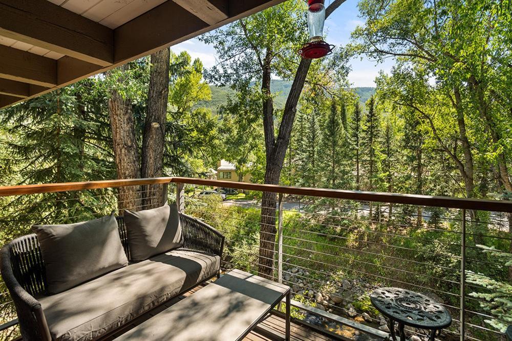 Chateau Eau Claire Unit 11 With River Views, Hot Tub, Pool, Fitness Center Access Aspen