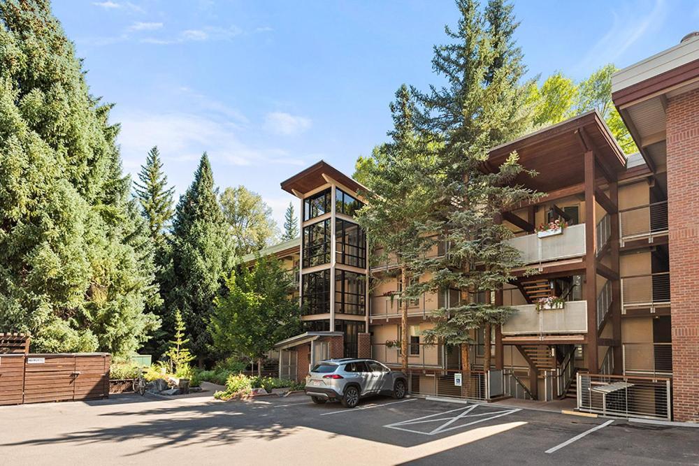 Holiday home Chateau Eau Claire Unit 11 With River Views, Hot Tub, Pool, Fitness Center Access *