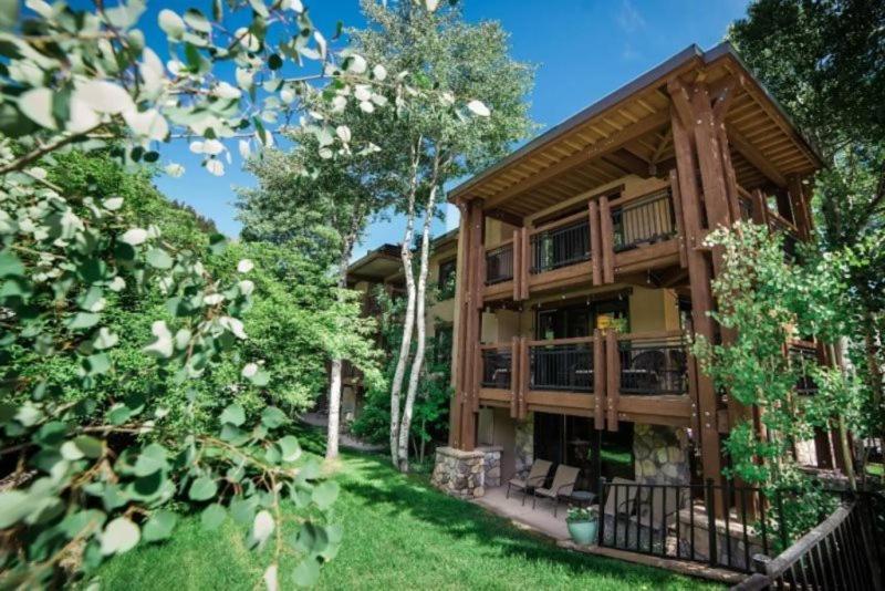 Downtown 2 Bedroom Near Lift 1a W- Pool Hot Tub! Apartment *