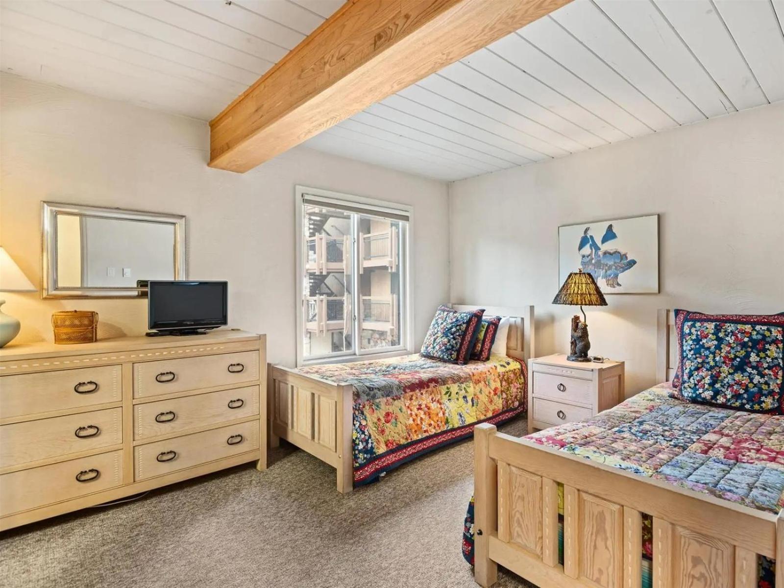 Comfortable 3br In Downtown Near Lift 1a With Pool Hot Tub! Apartment *