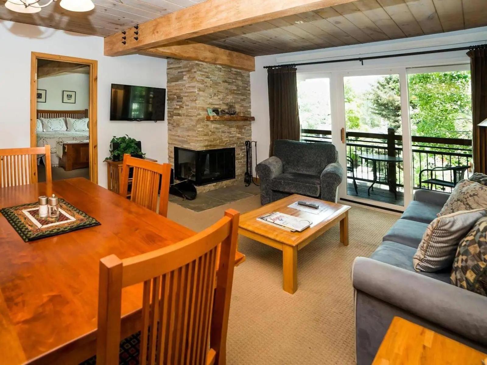Apartment Downtown 2 Bedroom Near Lift 1a W- Pool Hot Tub! *
