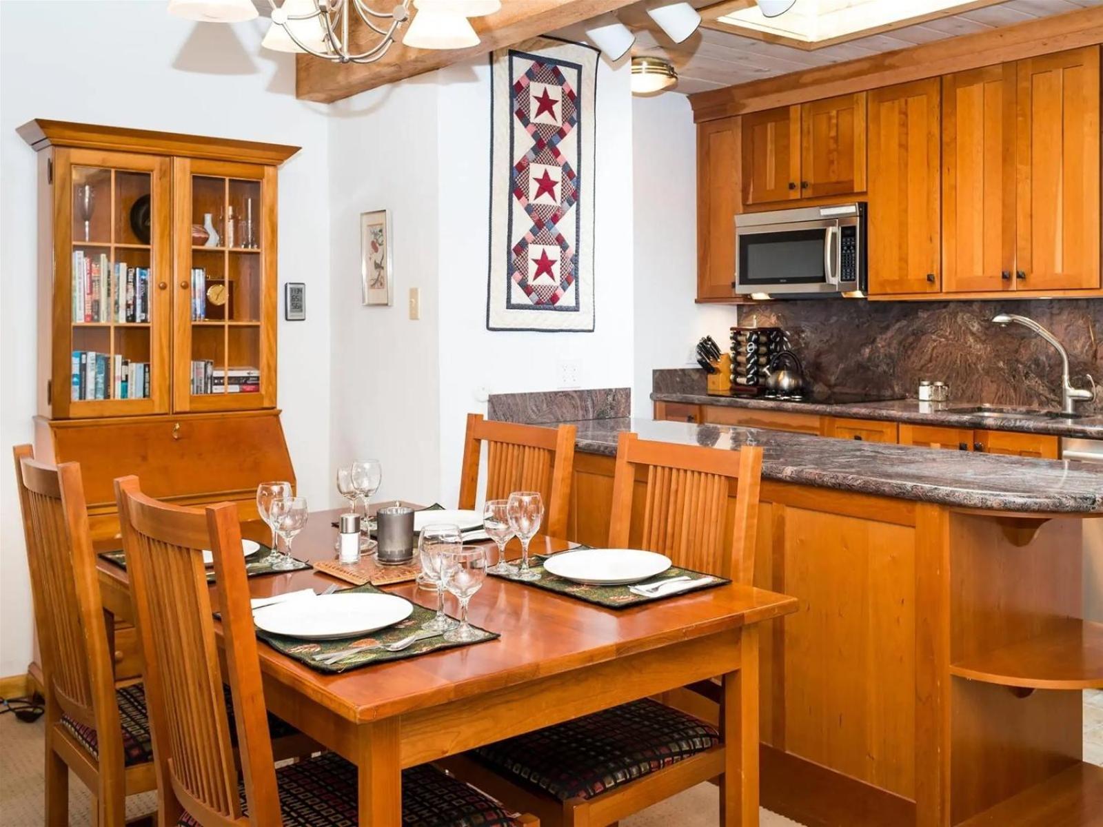 Downtown 2 Bedroom Near Lift 1a W- Pool Hot Tub! Aspen