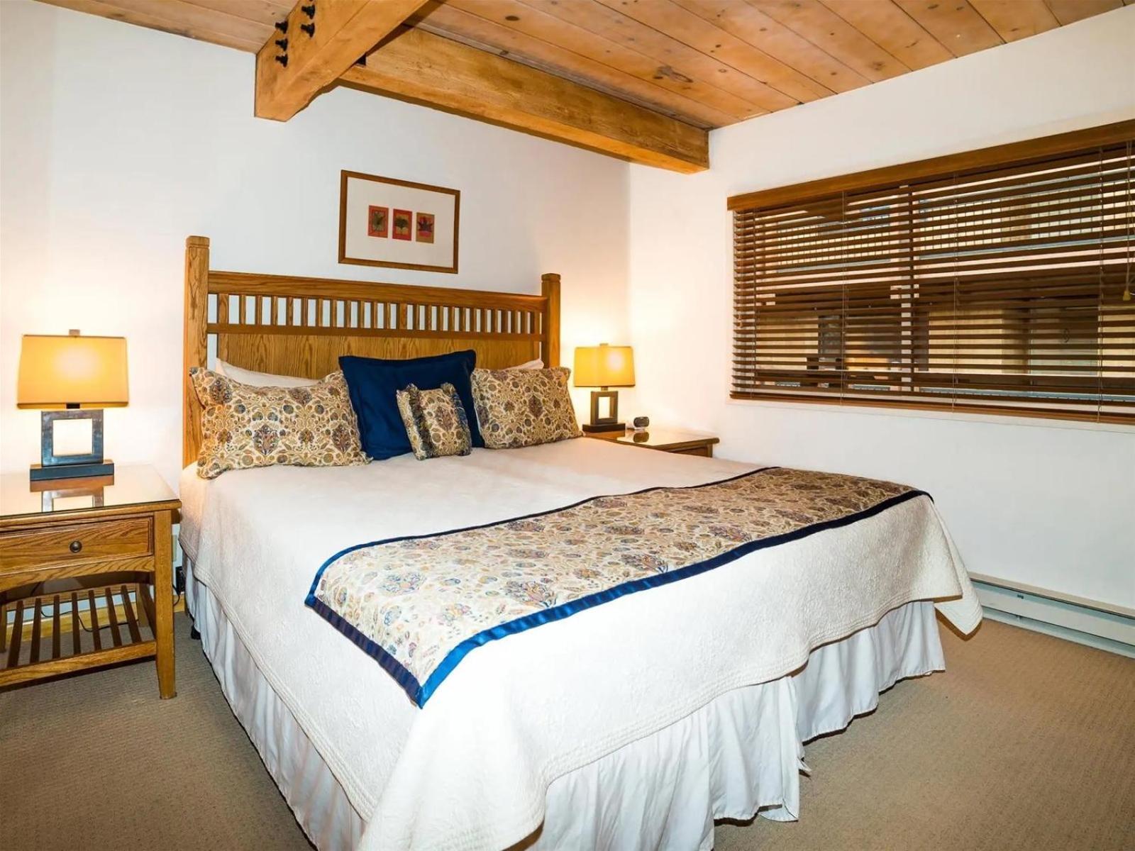 Downtown 2 Bedroom Near Lift 1a W- Pool Hot Tub! Aspen
