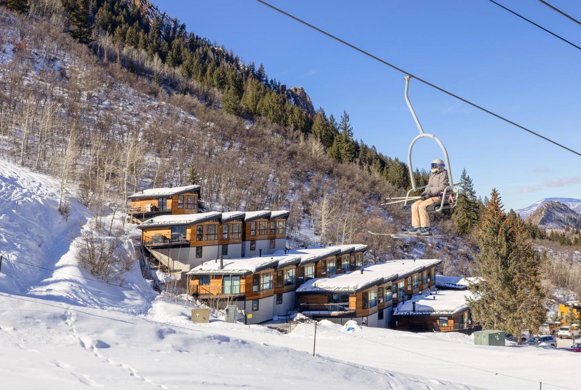Shadow Mountain Unit 19, Charming Ski-in, Ski-out With Great Views And Pool Access *