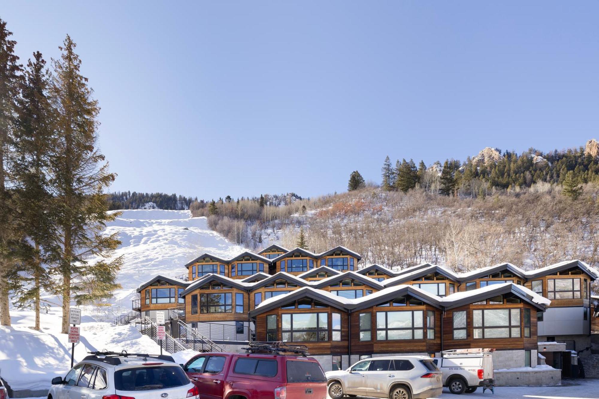 Shadow Mountain Unit 19, Charming Ski-in, Ski-out With Great Views And Pool Access Holiday home