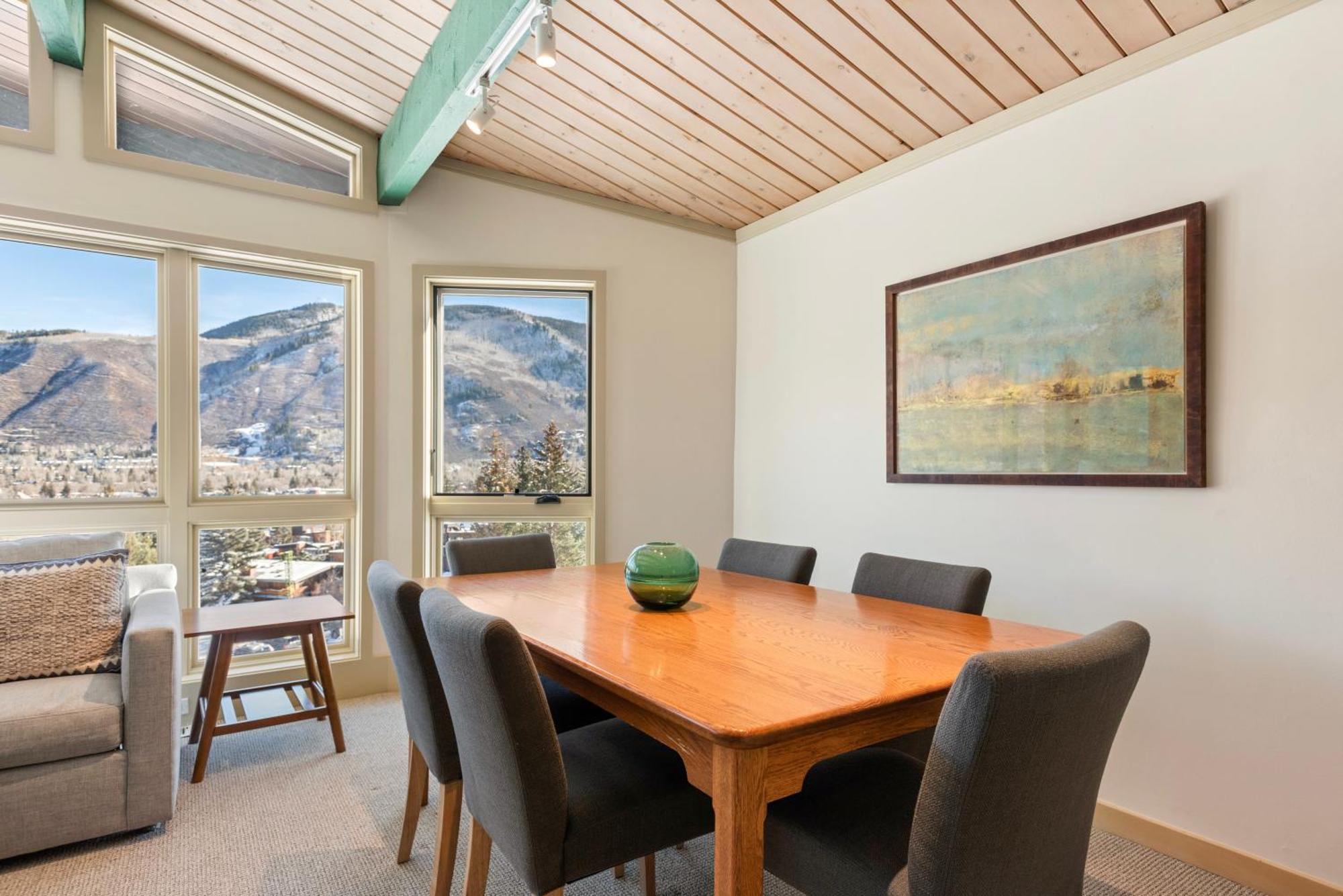 Shadow Mountain Unit 19, Charming Ski-in, Ski-out With Great Views And Pool Access