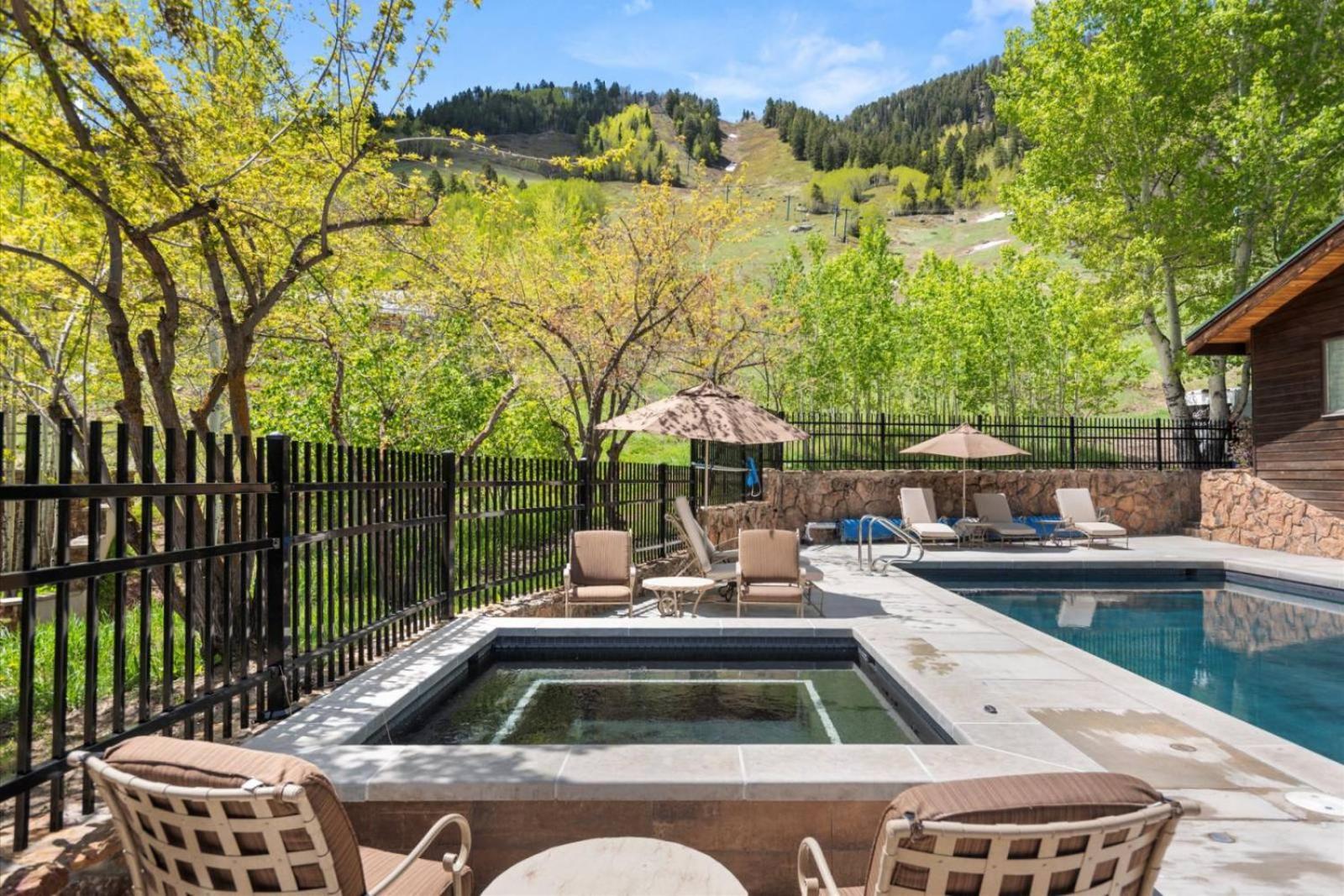 Oversized 3br - Prime Location Ac Unobstructed Views