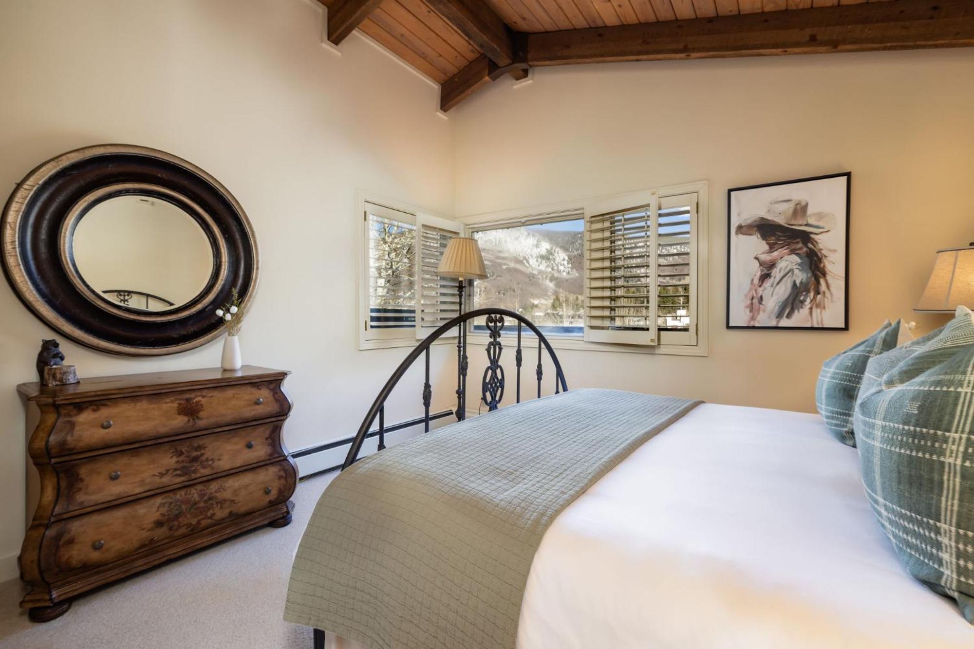 Oversized 3br - Prime Location Ac Unobstructed Views