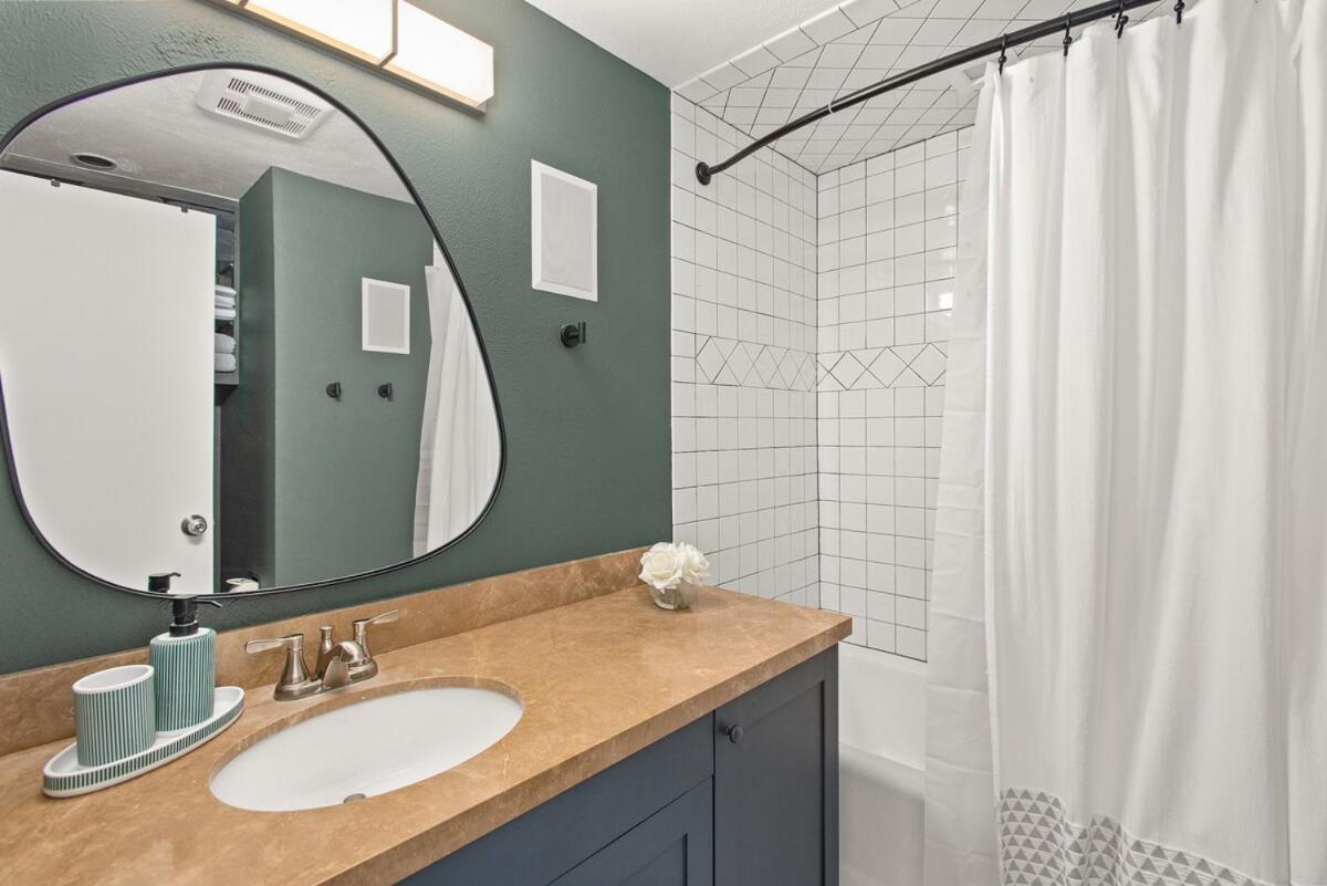 Sunlit 2 Bed 2 Bath Riverfront Aspen