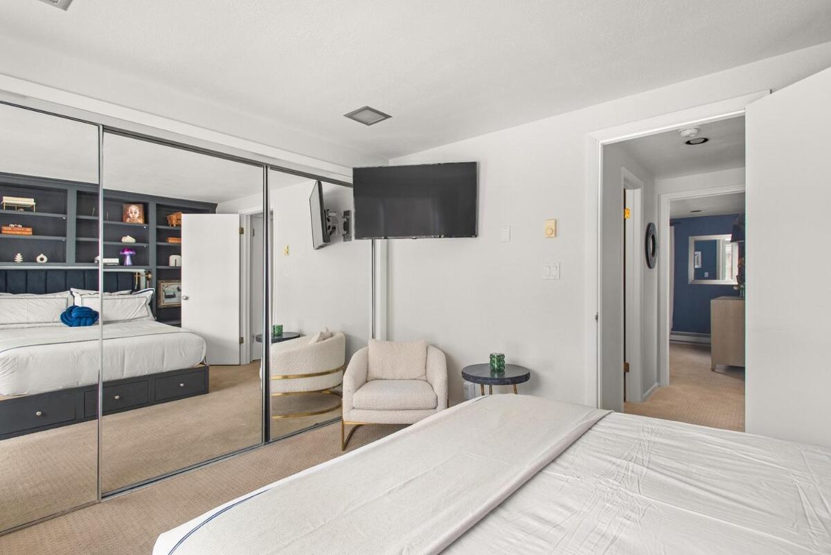 Sunlit 2 Bed 2 Bath Riverfront *