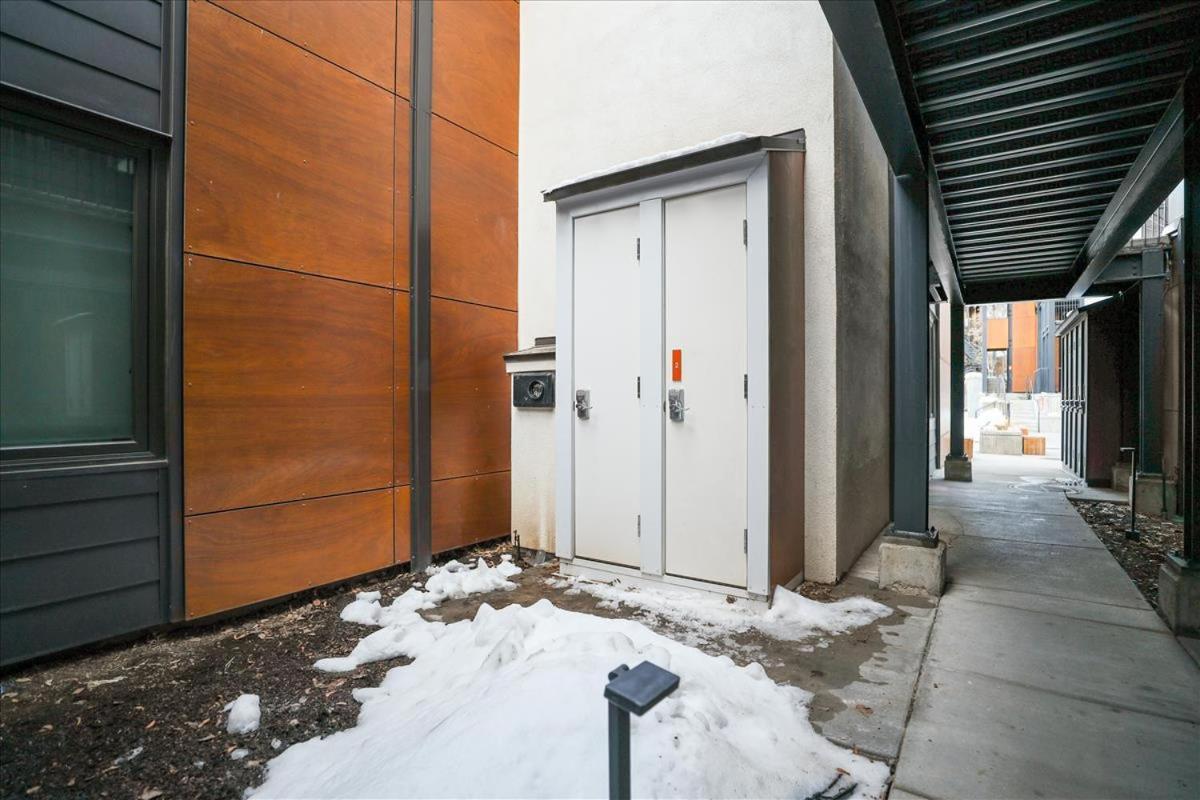 Stunning In-ski Out With Pool & Hot Tub Apartment *