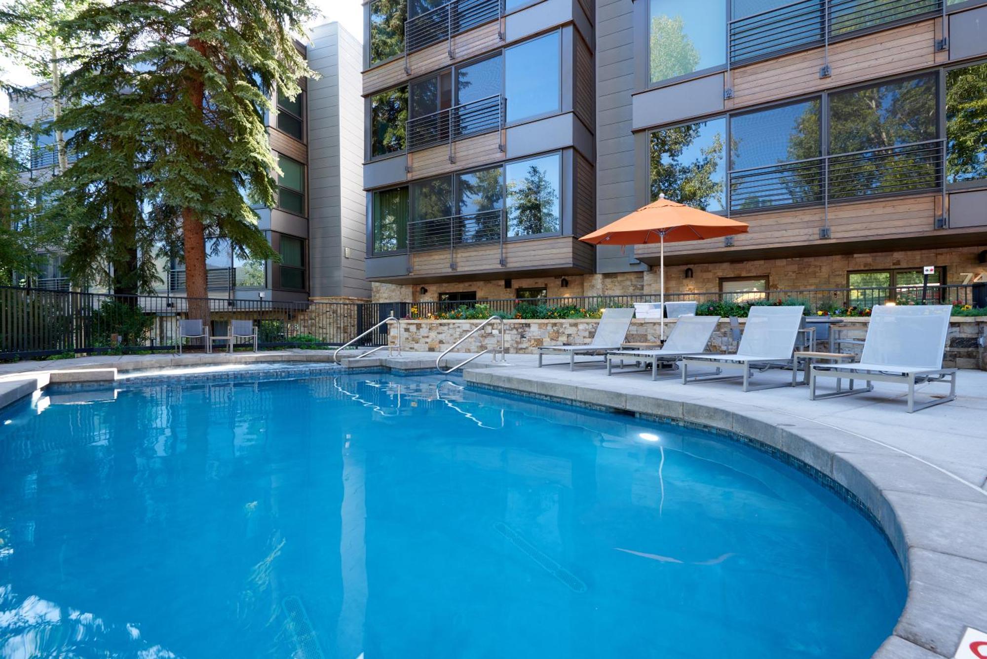 Stunning In-ski Out With Pool & Hot Tub *