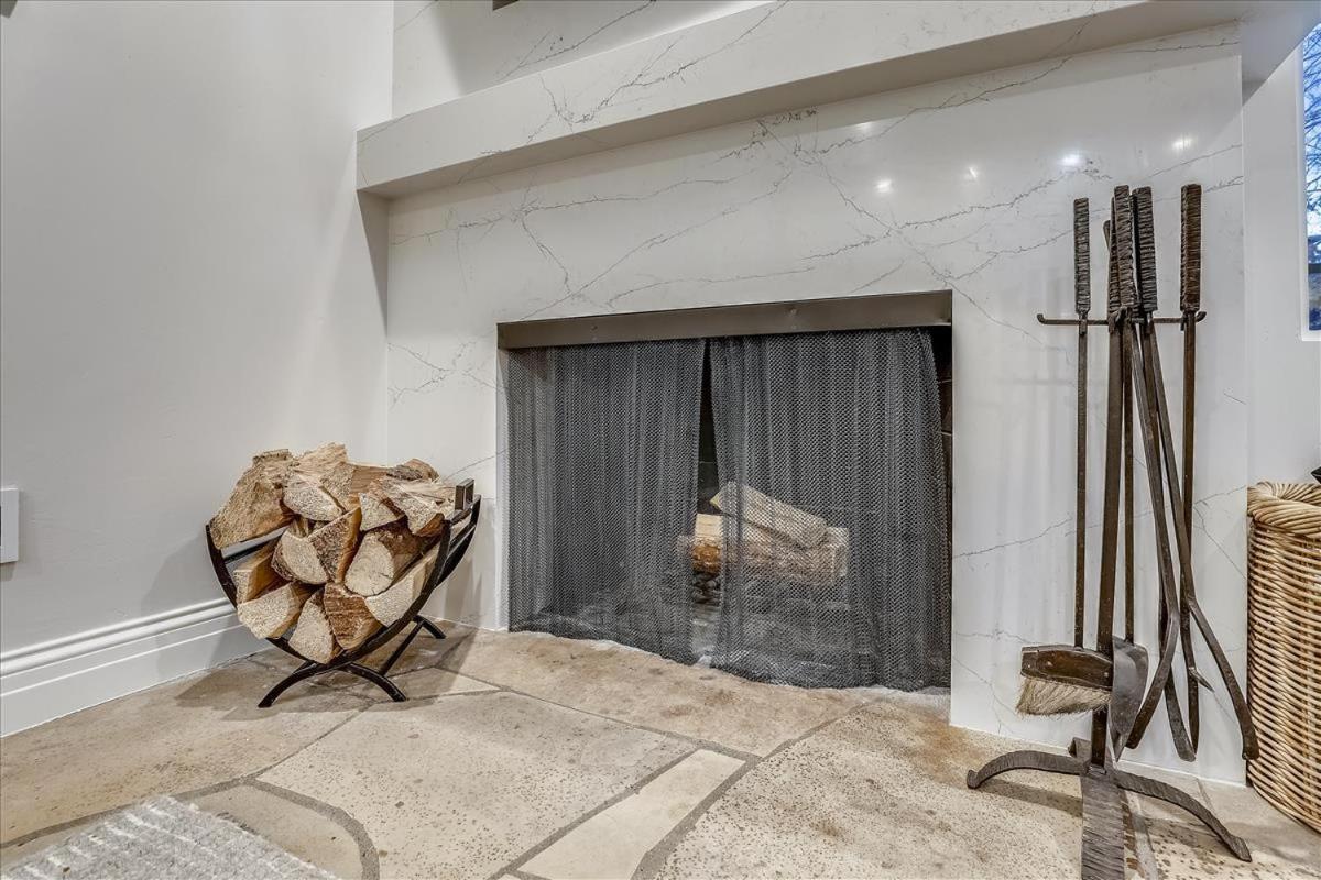 Stunning In-ski Out With Pool & Hot Tub Apartment Aspen