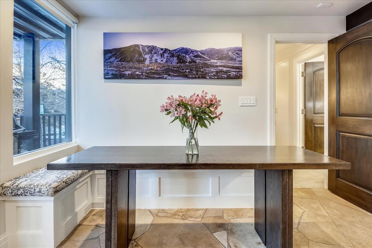 Stunning In-ski Out With Pool & Hot Tub * Aspen