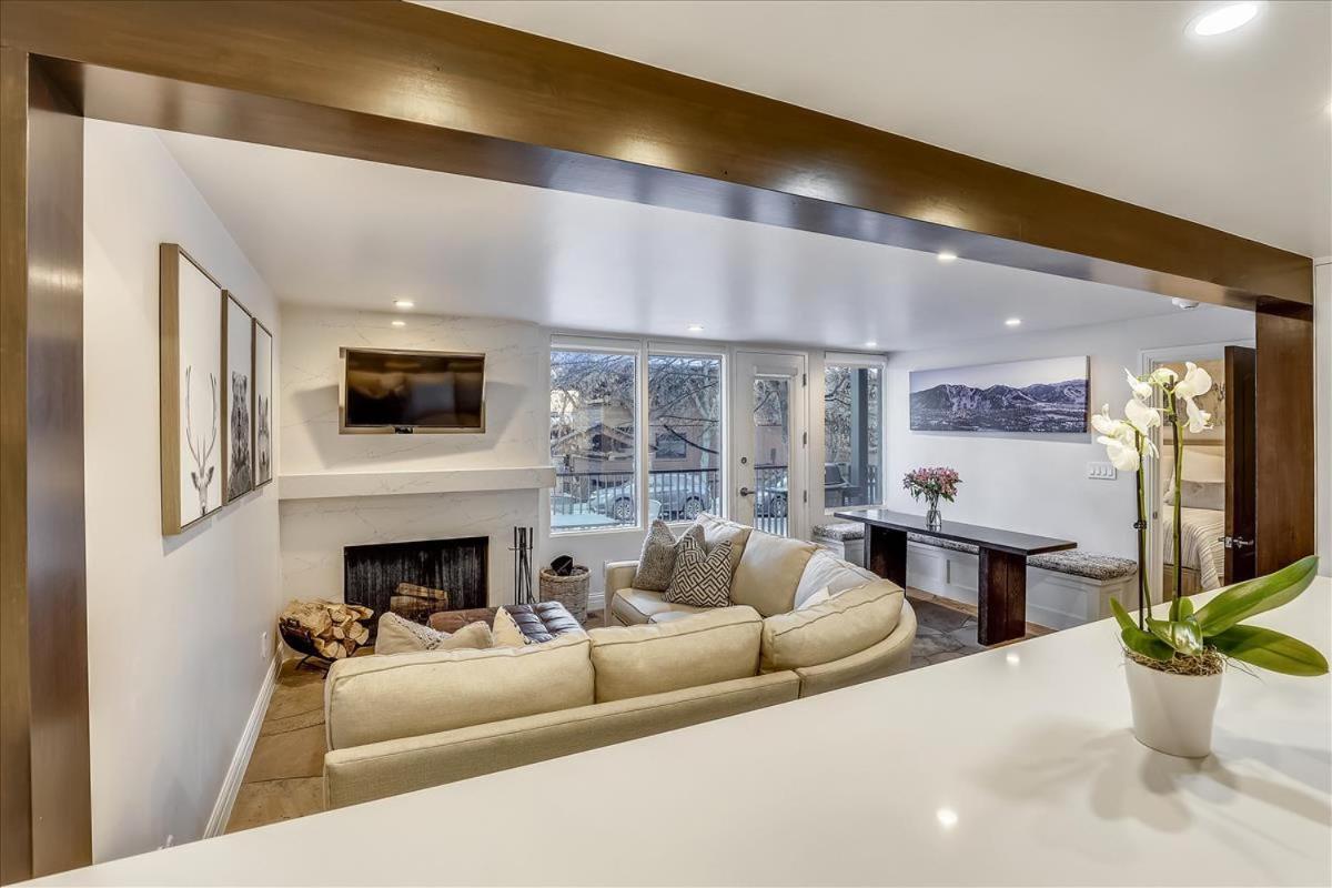 Apartment Stunning In-ski Out With Pool & Hot Tub Aspen