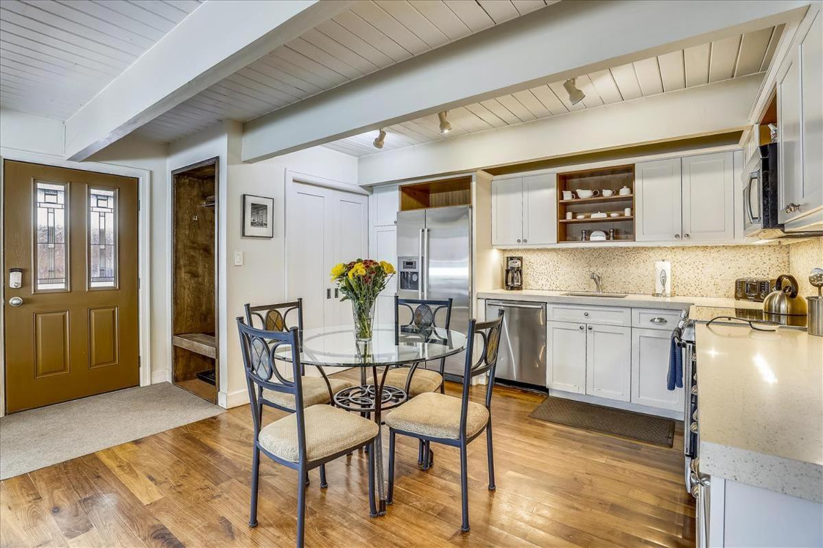 Walk Everywhere! Deluxe Apartment