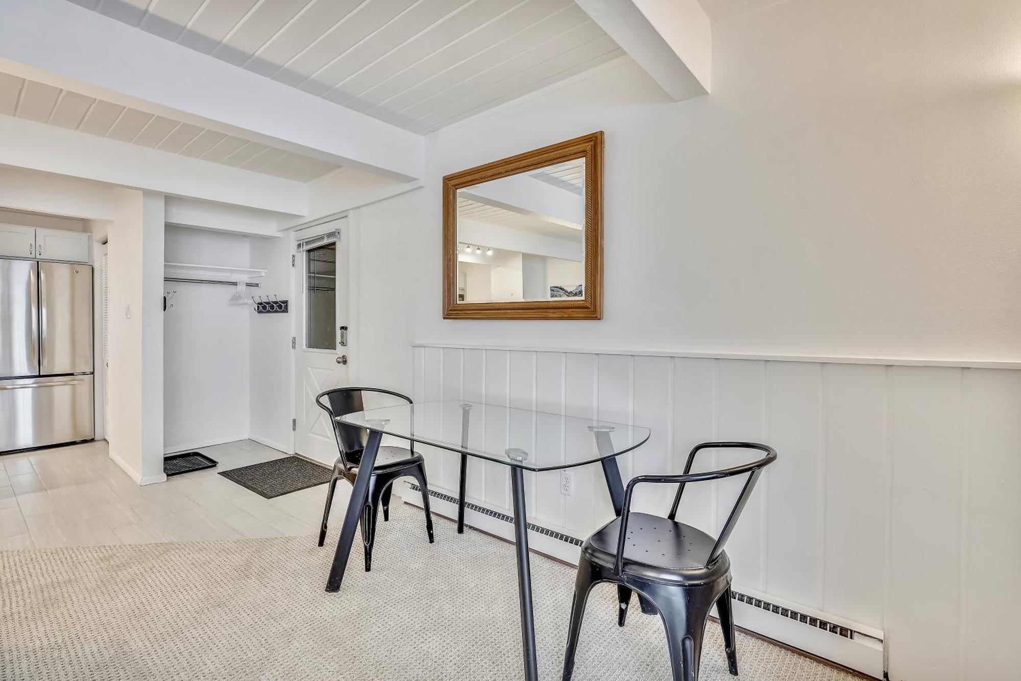 - Affordable & Prime Location Apartment *