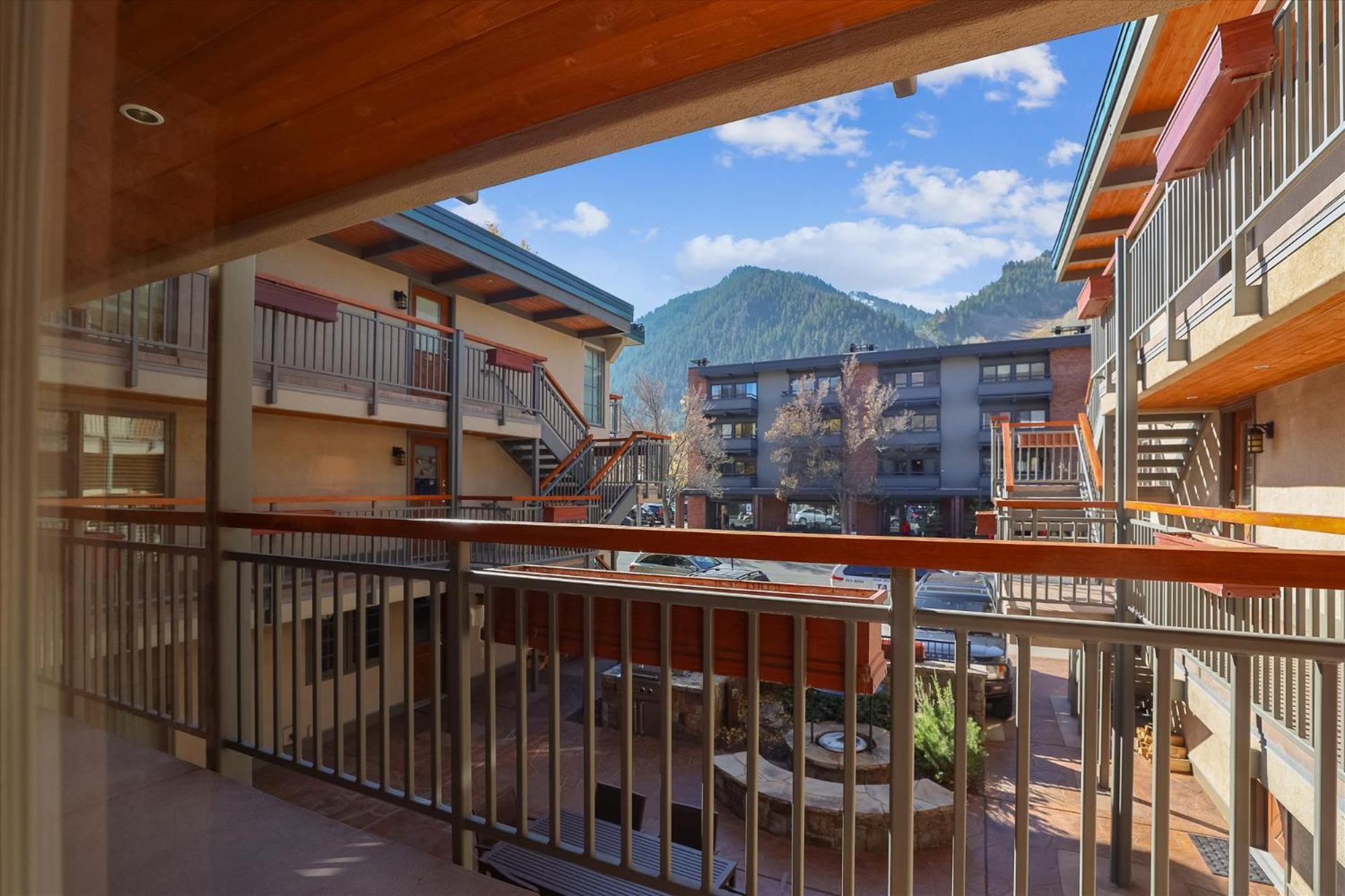 Elegant Downtown - Walk To Shops, Hill & Dining