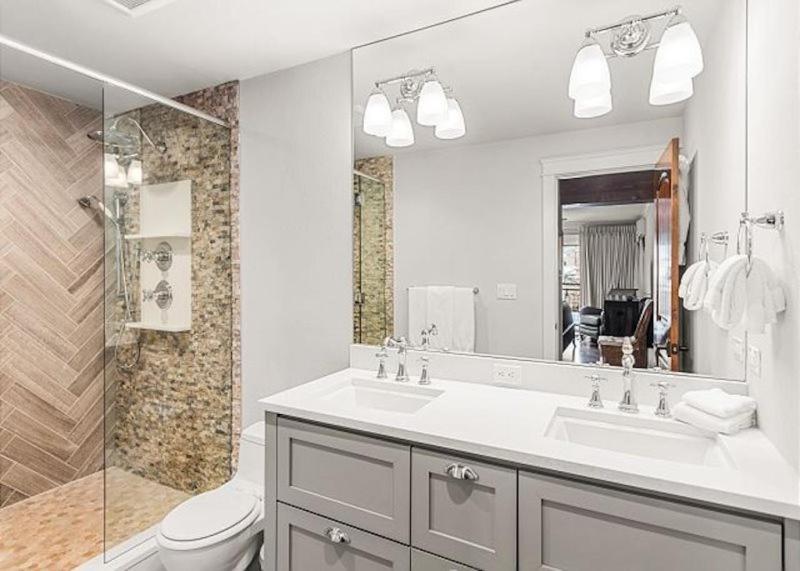 2 Bedroom Premier Vacation In Downtown - Steps From Gondola! Apartment