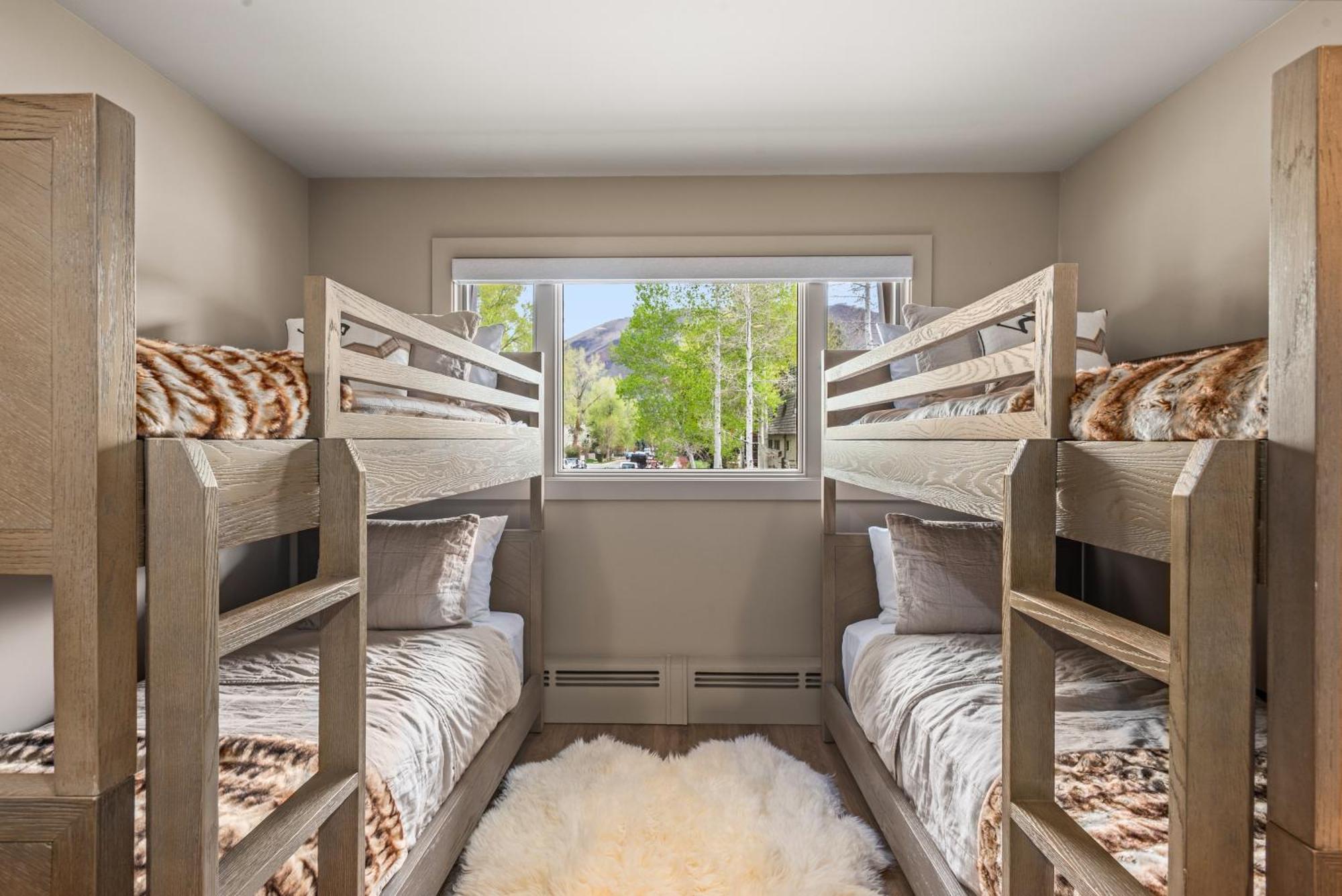 Timber Ridge 1b, Luxury In Newly Renovated Building, Close To Slopes & Restaurants Holiday home Aspen