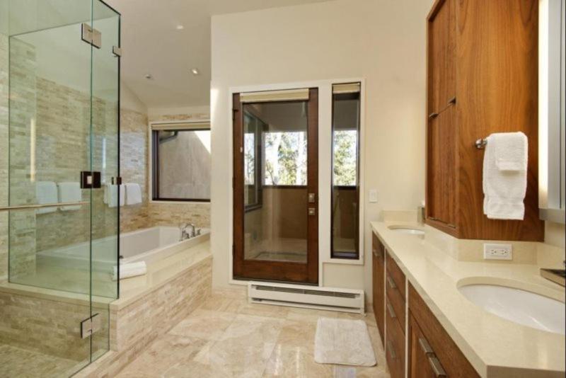 Snowmass Woodrun V 3 Bedroom In, Out Mountain In The Heart Of Snowmass Village *